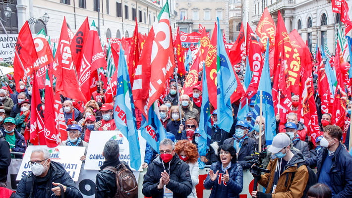 Solo i sindacati sono rimasti a fare vera opposizione al governo | L’analisi