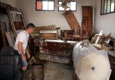 A Cesena l'antiquario che ha perso tutto: “Una catastrofe” | Il reportage