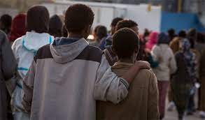 Migranti: in Italia 21mila minori soli | L’analisi