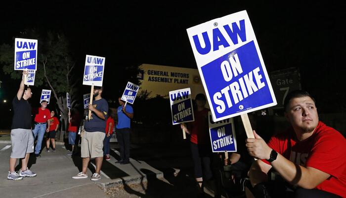 Stellantis e Ford mettono in congedo altri 1.250 dipendenti per gli scioperi Uaw | Lo scenario