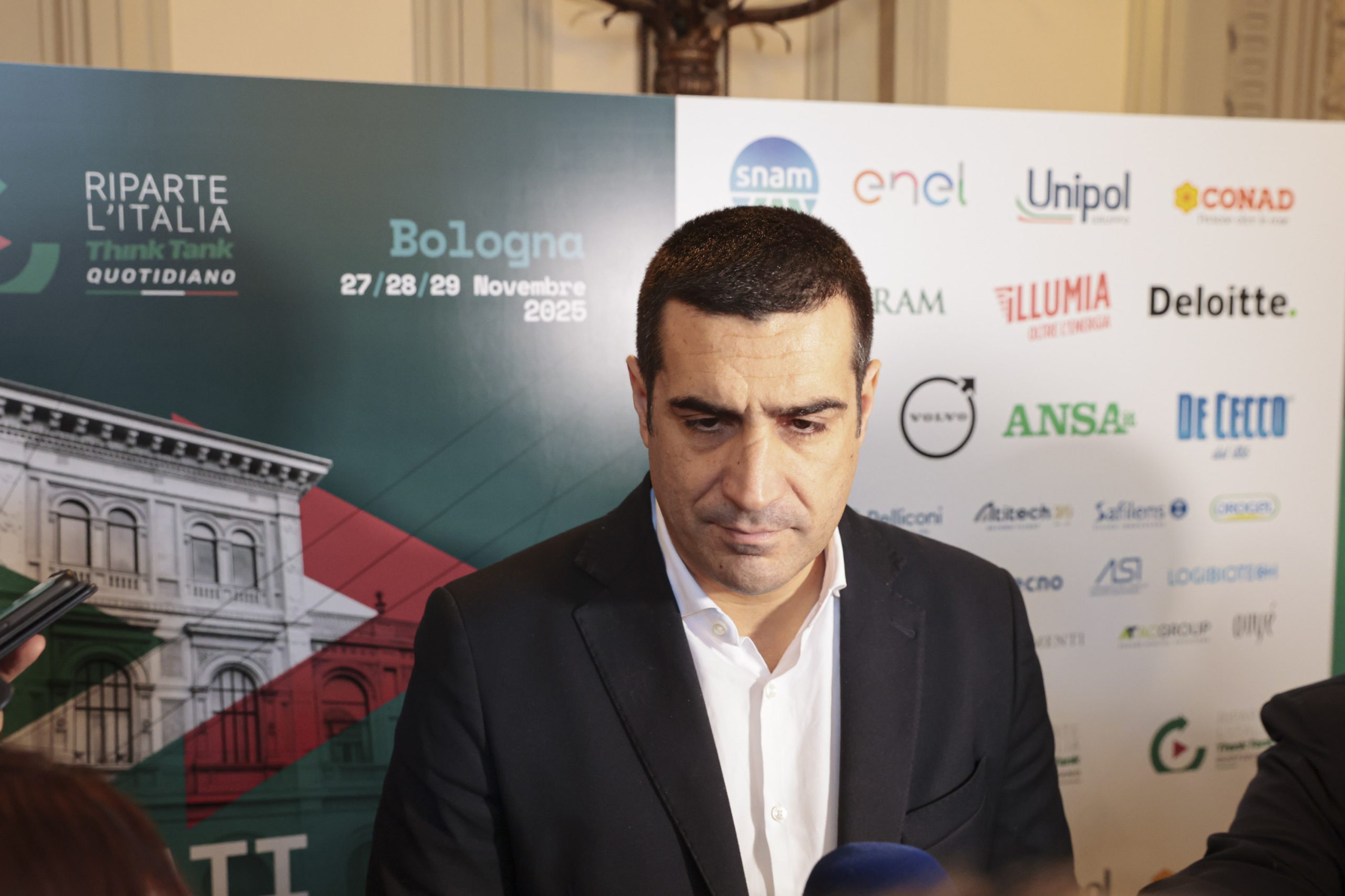 Borse di studio e scuola: l’analisi di Michele De Pascale